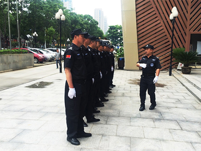 详细介绍保安服务的标准及着装标准